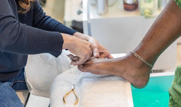 Julia Nails Bordeaux