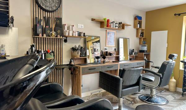Au salon chez Julia, Coiffeur & Head Spa