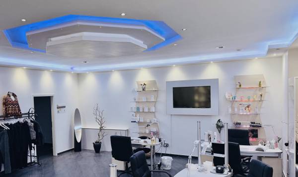 Xristina's Nail & Beauty Lounge