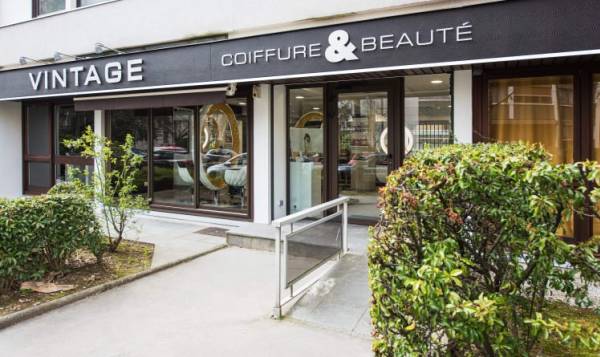 Vintage Coiffure & Beauté By V.N.T.G