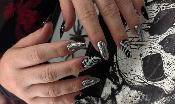 Iconic Nails 63