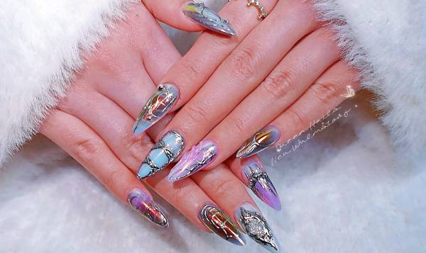 Queen Nails