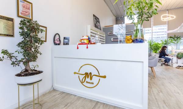 Julia Nails Bordeaux