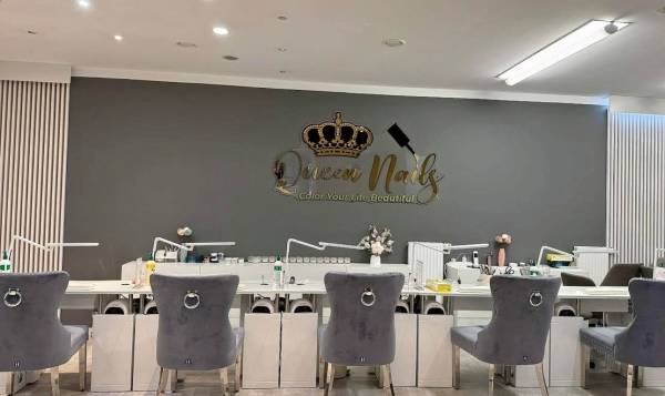 Queen Nails