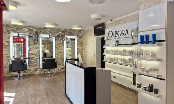 Debora Hairstylist