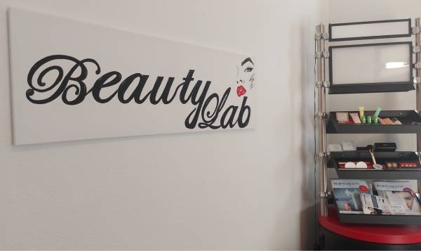 Beauty Lab Permanent Tattoo Kosmetikerin