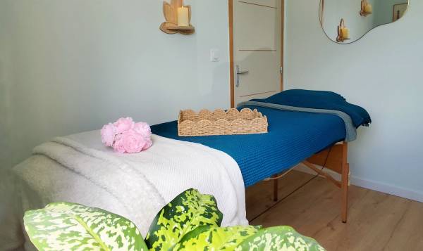 River Nails & Massage