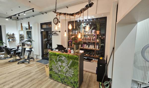 Happy Lou Hair by Louisa Hensel