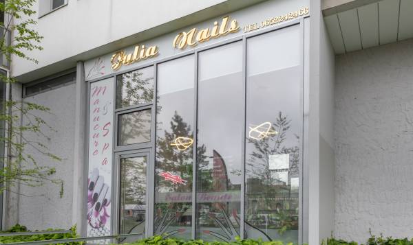 Julia Nails Bordeaux