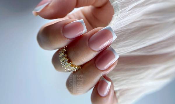 Lucette fait ses ongles