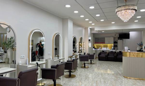 Fine Studio Woman Hair & Beauty