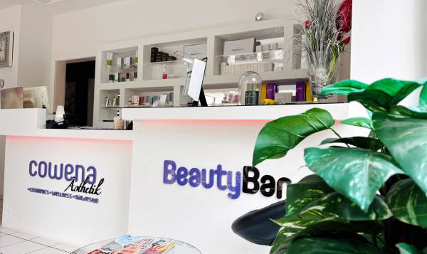 Cowena Ästhetik MIT Nageldesign