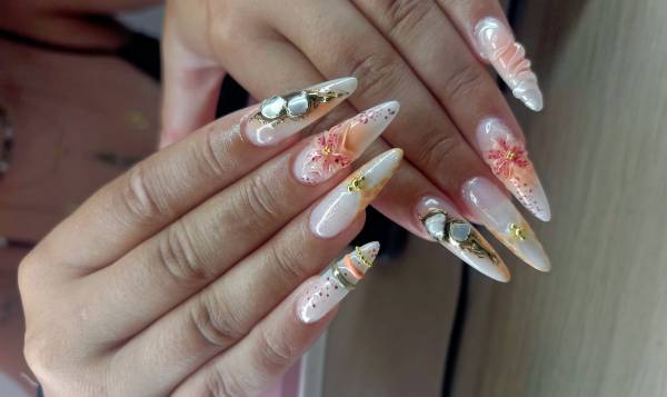 Iconic Nails 63