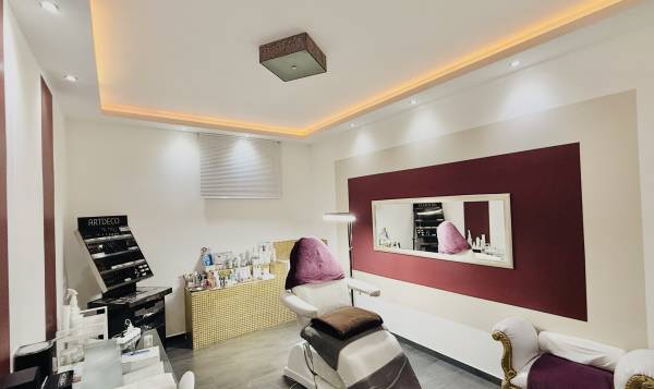 Xristina's Nail & Beauty Lounge