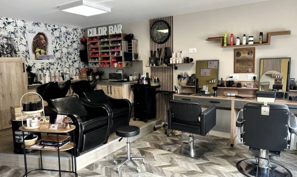 Au salon chez Julia, Coiffeur & Head Spa