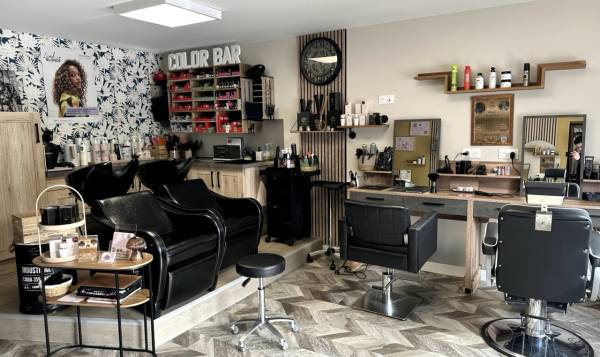 Au salon chez Julia, Coiffeur & Head Spa