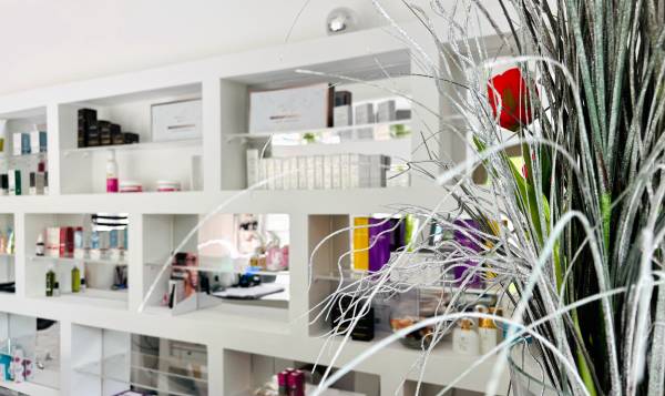 Cowena Ästhetik MIT Nageldesign