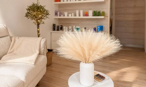 THE BEAUTY HOUSE 