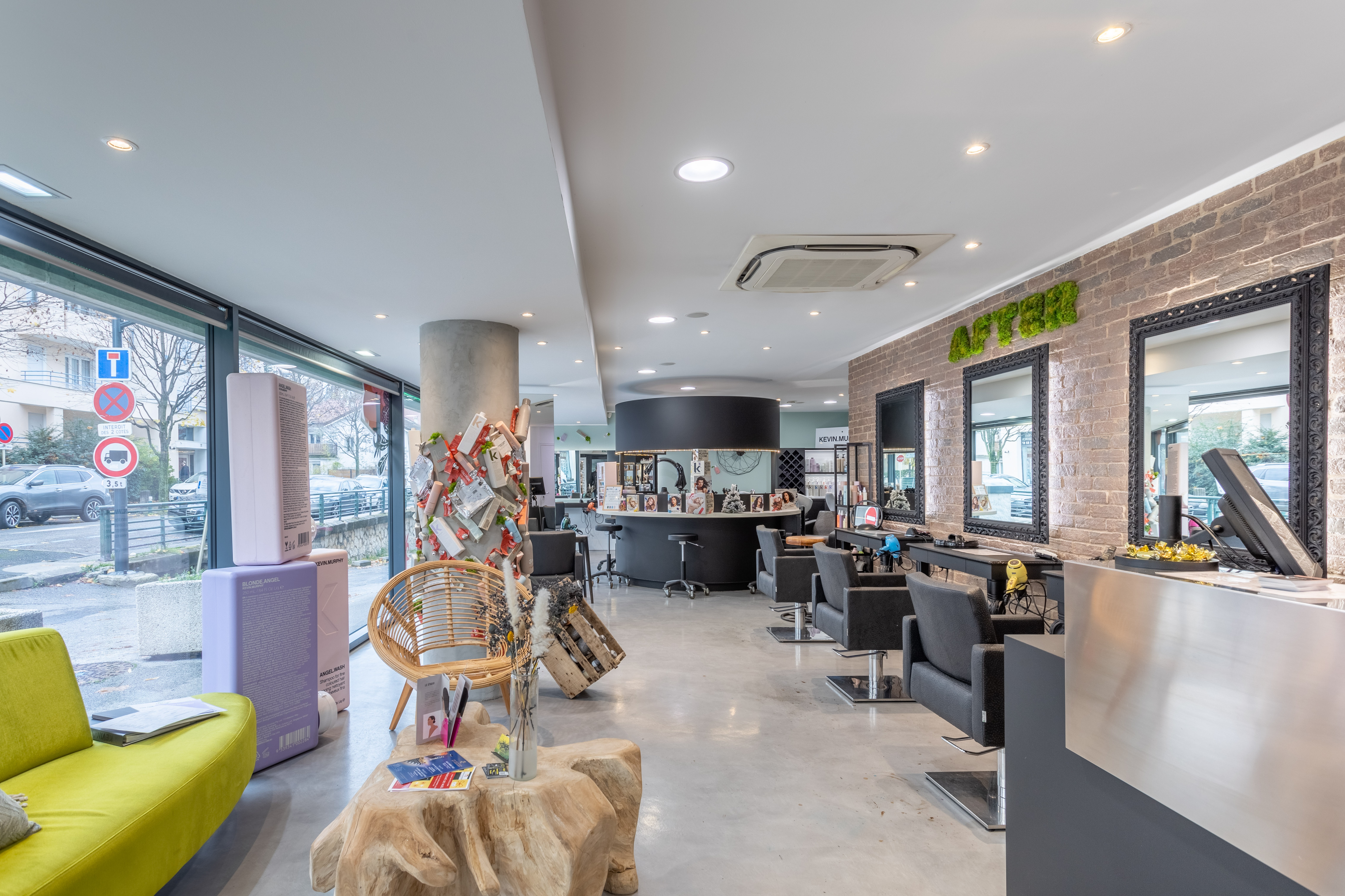 Salon De Coiffure Saint Julien En Genevois Coiffeur Saint-Julien-en-Genevois 74160 - Planity
