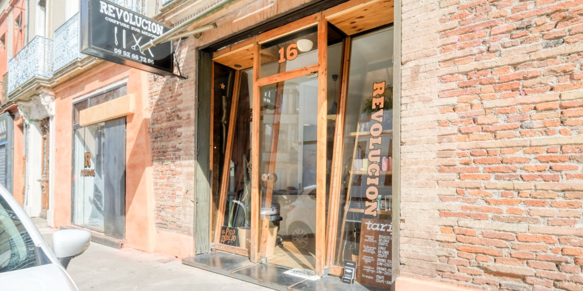 Revolucion - Coiffeur sur mesure - Coiffure Toulouse - Photo de couverture - OneBooking