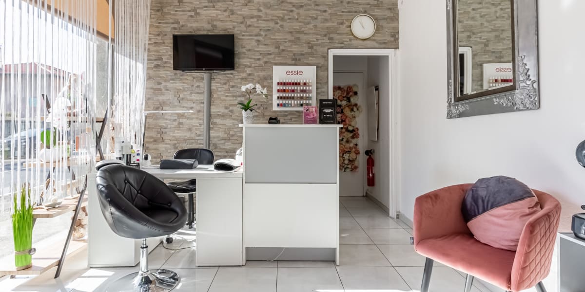 Institut De Beauté L’Emeraude - Sourcils & cils Nice - Photo de couverture - OneBooking