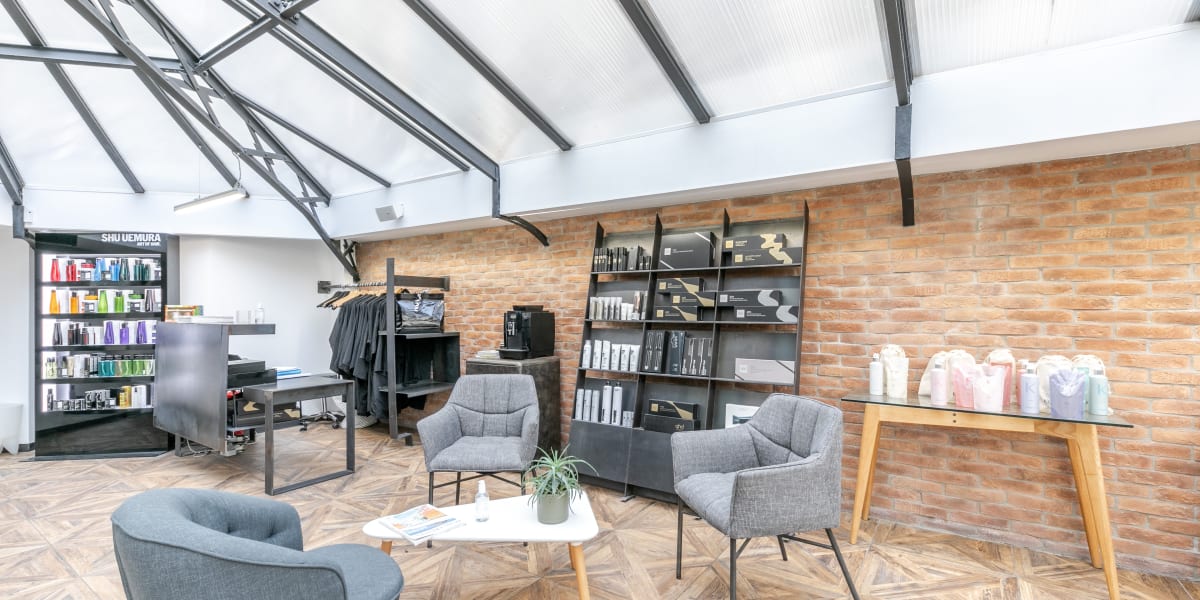 La Verrière Sur Cour - Coiffure Grenoble - Photo de couverture - OneBooking
