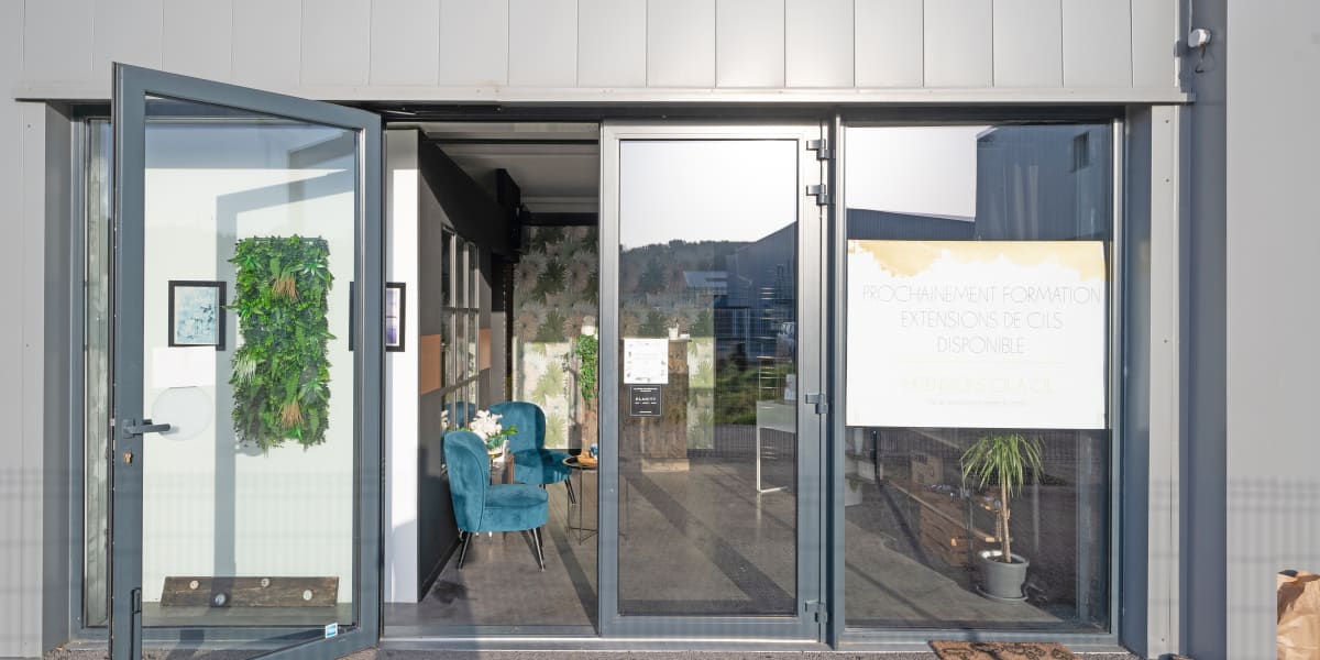 Regard Sublime 2.0 - Institut de beauté Saint-Mitres-les-remparts  - Photo de couverture - OneBooking