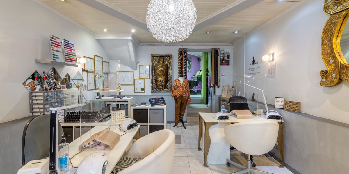 Orlanement Belle - Onglerie Toulon - Photo de couverture - OneBooking