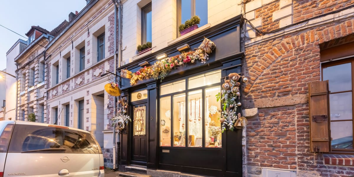 Madame Re’belle - Onglerie Arras - Photo de couverture - OneBooking