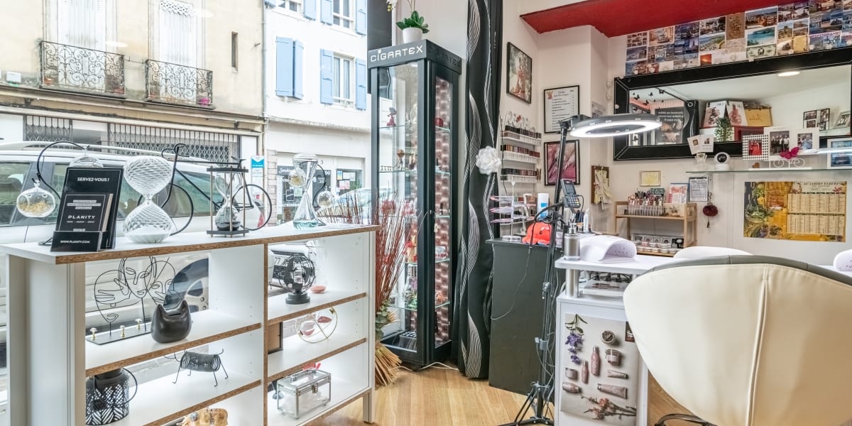 Chez Julia - Onglerie Foix - Photo de couverture - OneBooking
