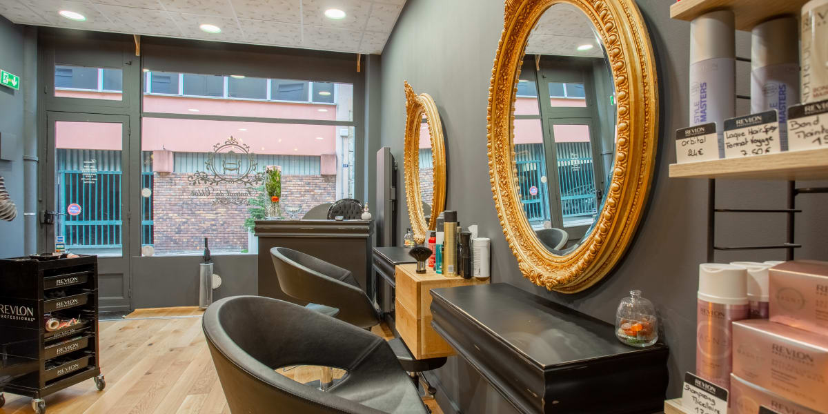 Le fauteuil de Chloé - Coiffure Vichy - Photo de couverture - OneBooking