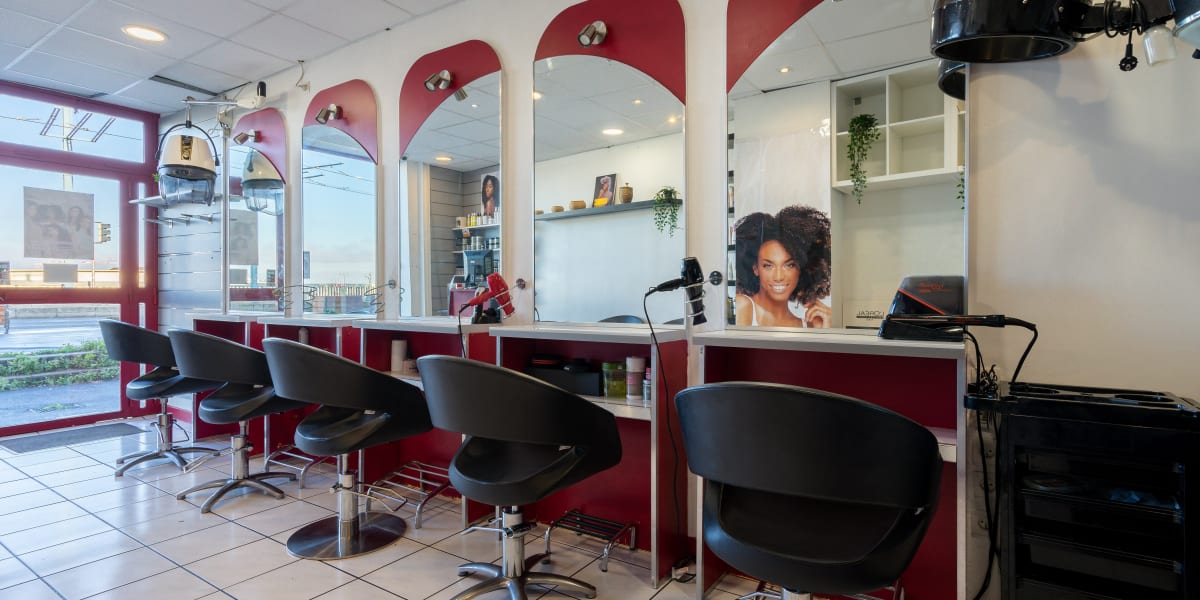 Holly Curl - Coiffure Noisy-le-Sec - Photo de couverture - OneBooking