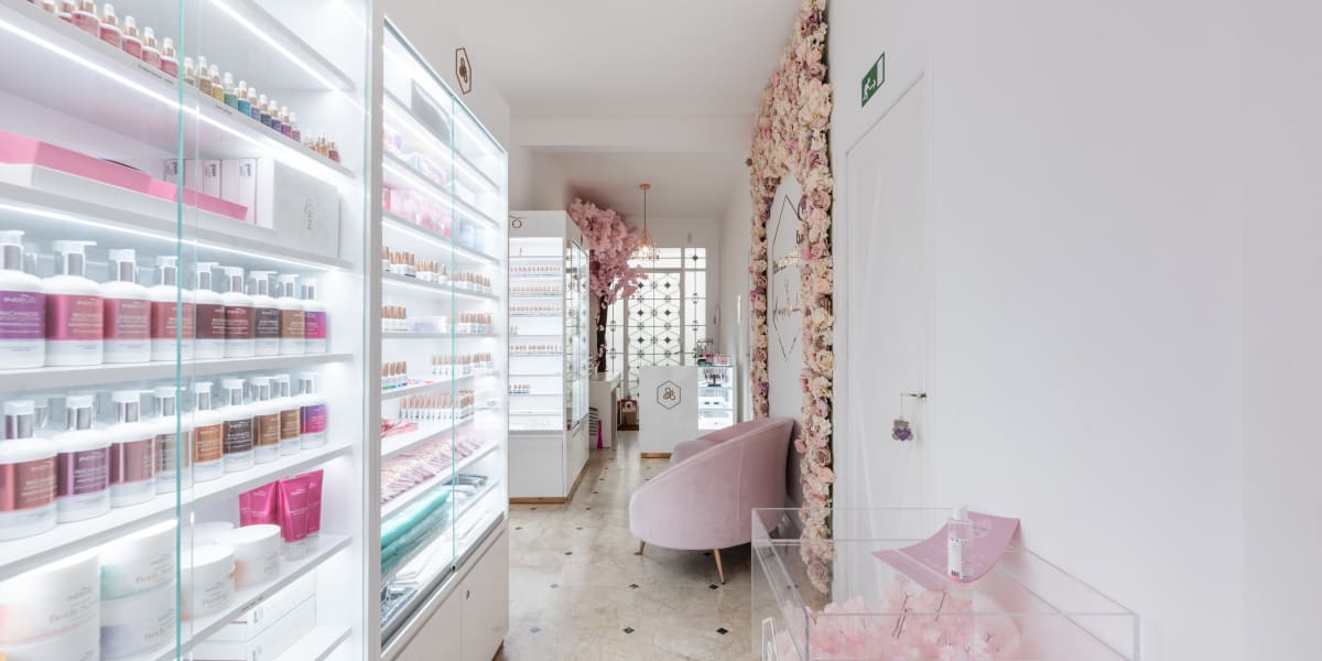Académie Anais Abaakil - Onglerie Rennes - Photo de couverture - OneBooking