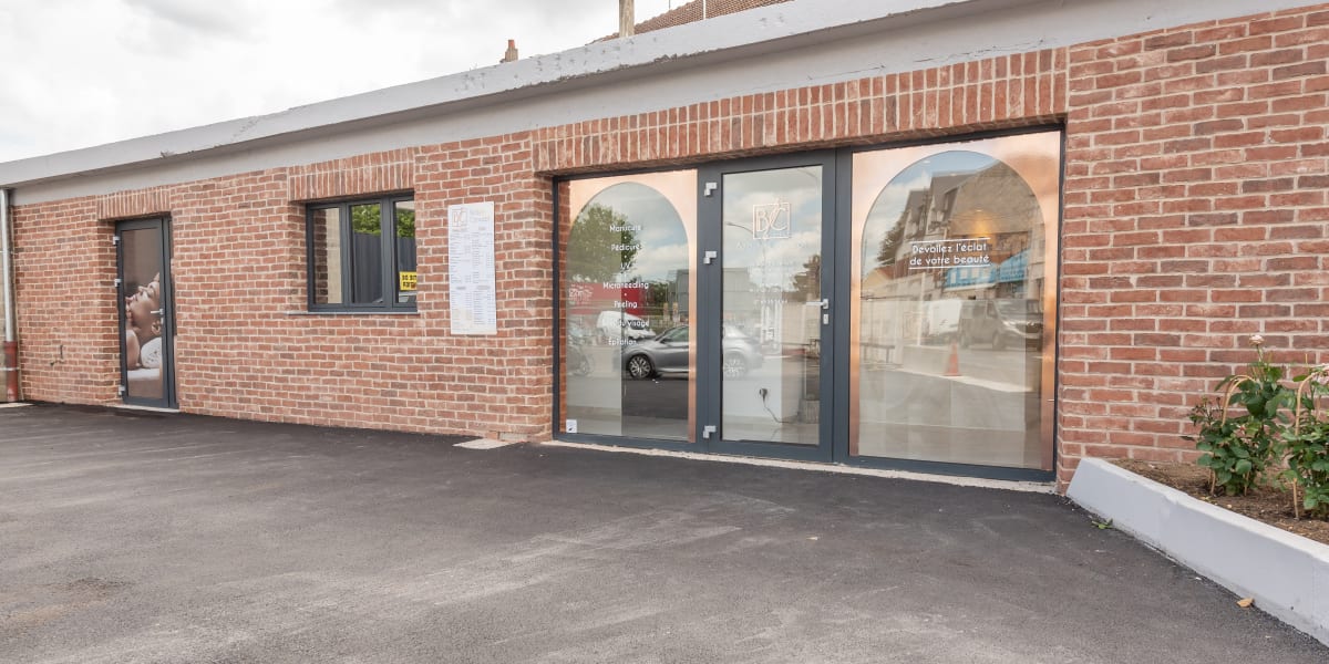 Beauty concept - Sourcils & cils Saint-Quentin - Photo de couverture - OneBooking
