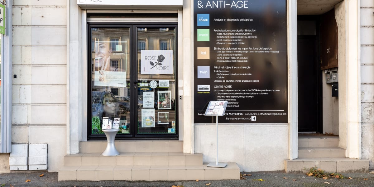 Rose noire - Institut de beauté Saumur - Photo de couverture - OneBooking