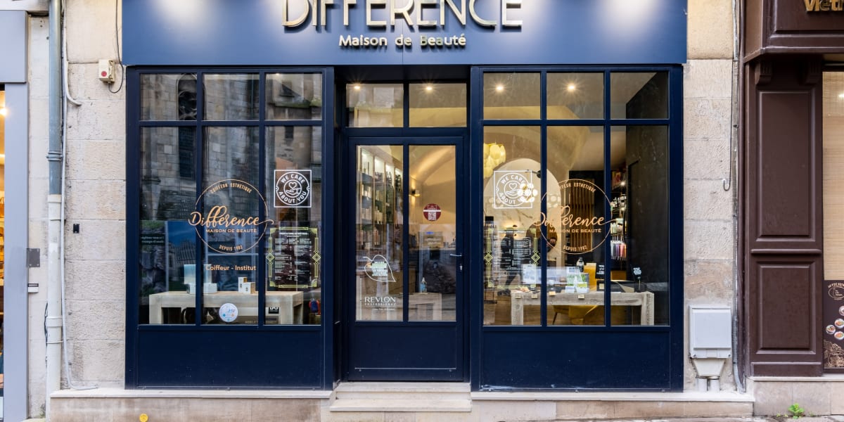 Différence - Onglerie Poitiers - Photo de couverture - OneBooking