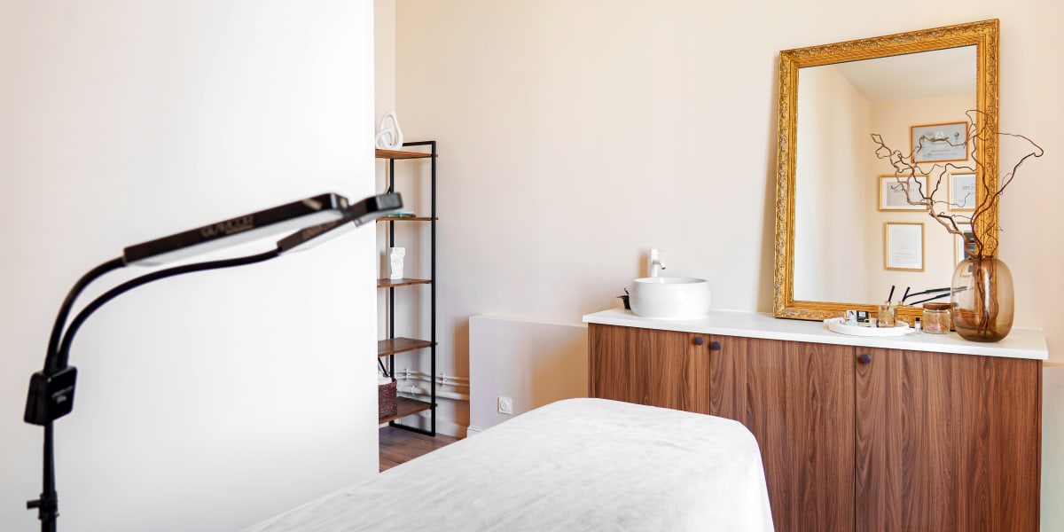 MAISON LAYLÉ - Onglerie Bordeaux - Photo de couverture - OneBooking