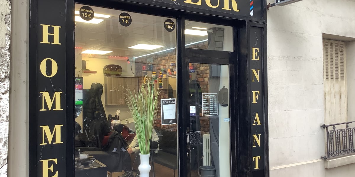 Golden scissors - Coiffure Issy-les-Moulineaux - Photo de couverture - OneBooking