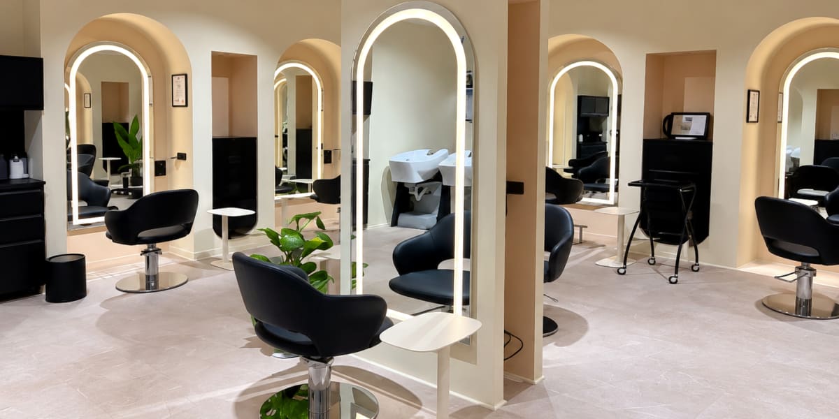 Le Fauteuil d'Océane et Christine - Coiffure Agde - Photo de couverture - OneBooking