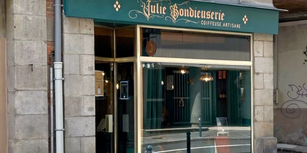 Julie Bondieuserie Coiffeuse Artisane - Institut de beauté Rennes - Photo de couverture - OneBooking