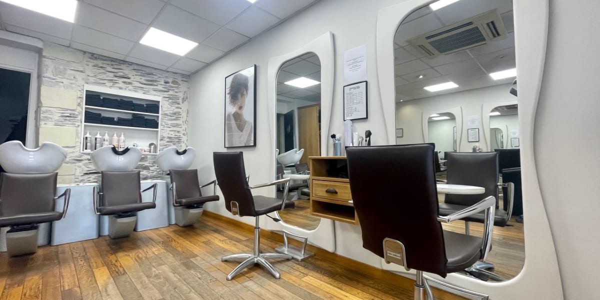Brune et Blonde - Coiffure Angers - Photo de couverture - OneBooking