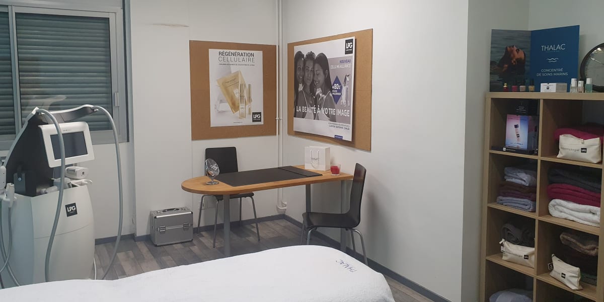 Institut-Amazones - Onglerie Saint-Étienne - Photo de couverture - OneBooking