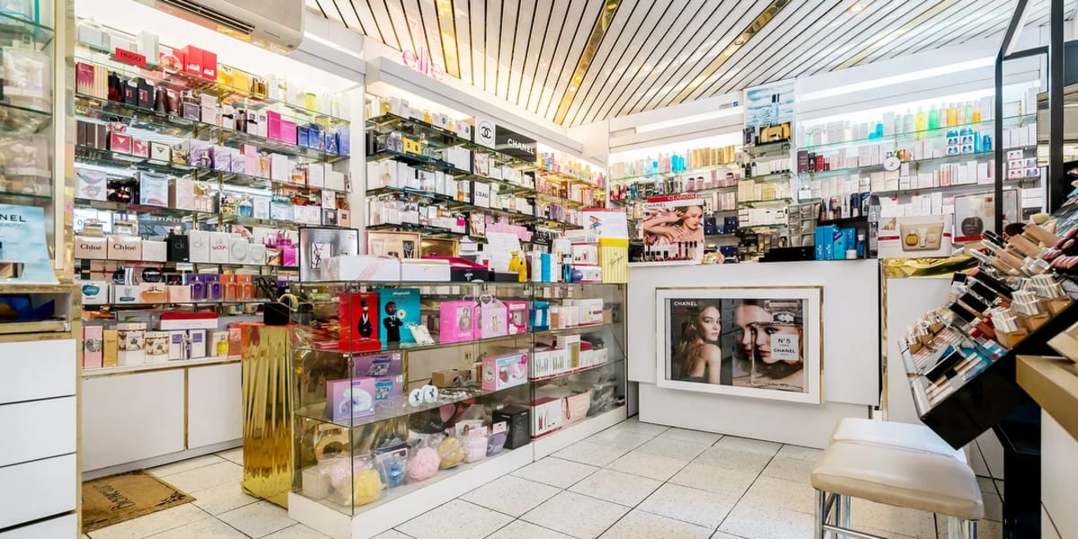 Parfums Beauté - Sourcils & cils Issy-les-Moulineaux - Photo de couverture - OneBooking