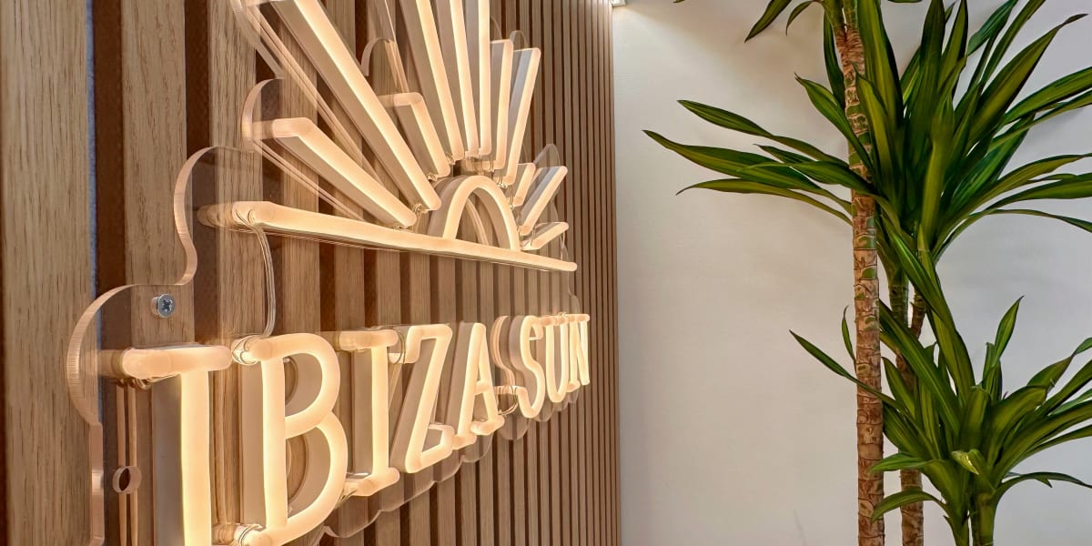 IBIZA SUN - Sourcils & cils Évreux - Photo de couverture - OneBooking