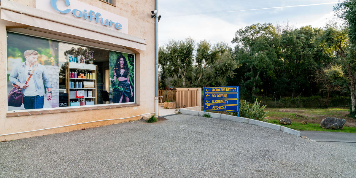 Salon SCM - Coiffure Valbonne - Photo de couverture - OneBooking