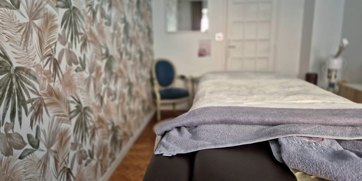 Lecuret Floriane - Esthéticienne & Masseuse - Institut de beauté Dijon - Photo de couverture - OneBooking