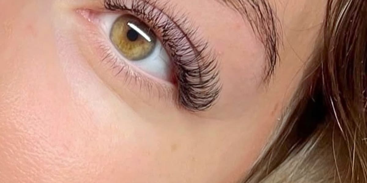 Mercedesz Beauty - Extension cils - Manucure - Onglerie Montpellier - Photo de couverture - OneBooking