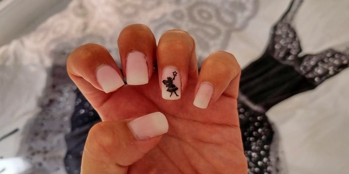 Éclat de beauté - Onglerie Saint-Étienne - Photo de couverture - OneBooking