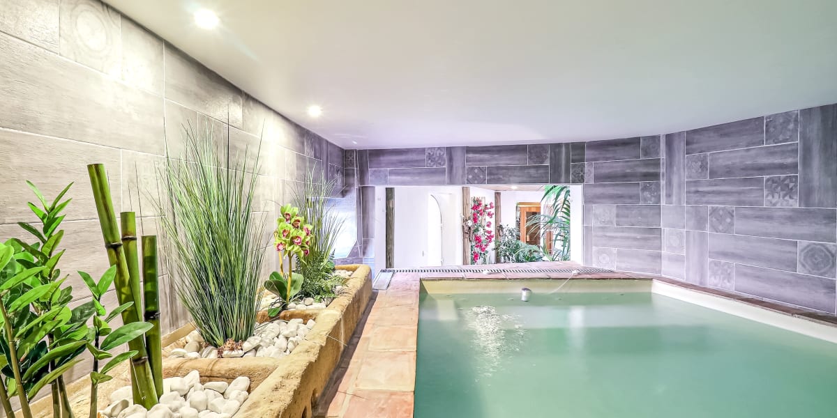 La Vermeillade Suites & SPAs - Massage Congénies - Photo de couverture - OneBooking