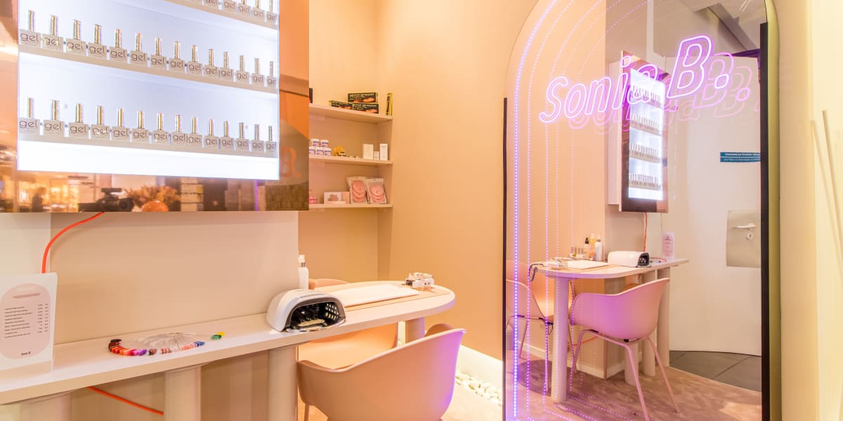 Sonia B. Printemps - Onglerie Lille - Photo de couverture - OneBooking